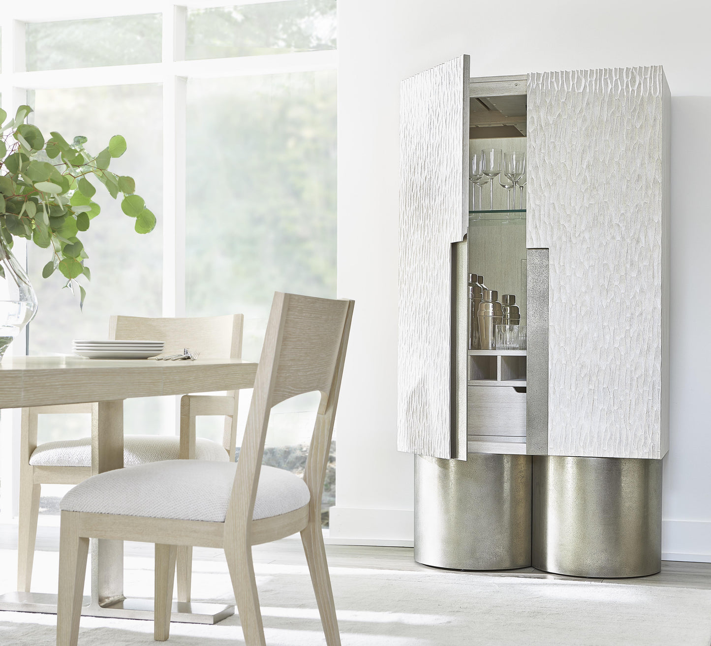 Solaria Bar Cabinet / 310840 BERNHARDT