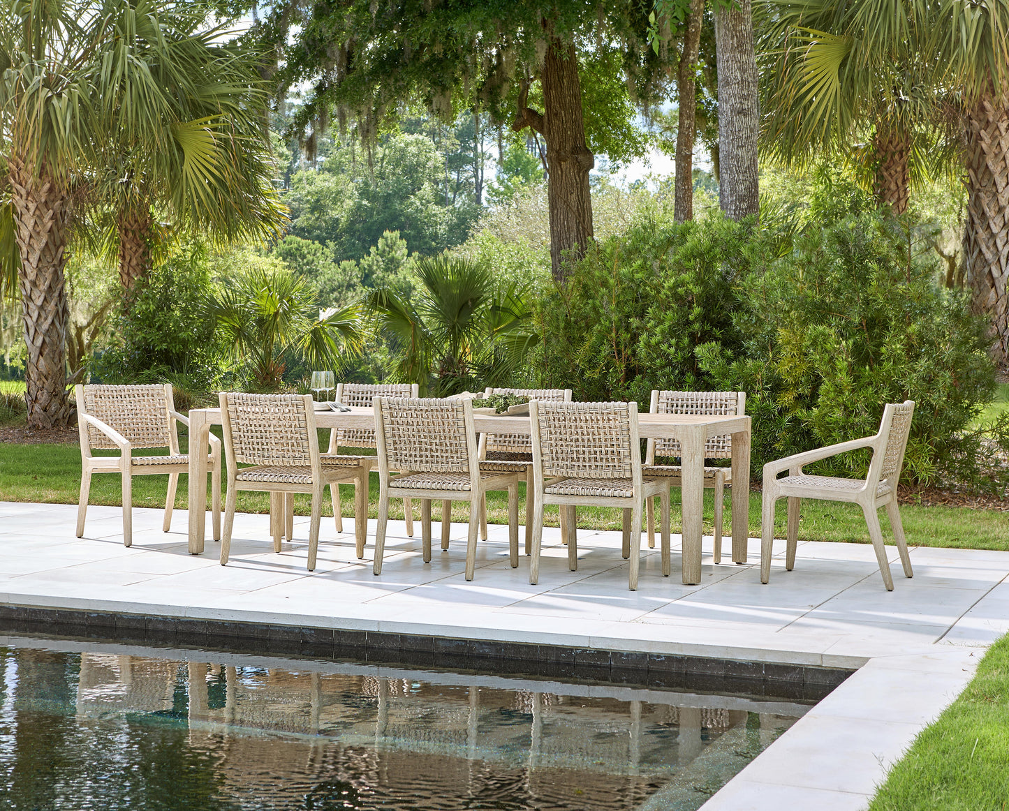Edenton outdoor dining table / X09224 BERNHARDT