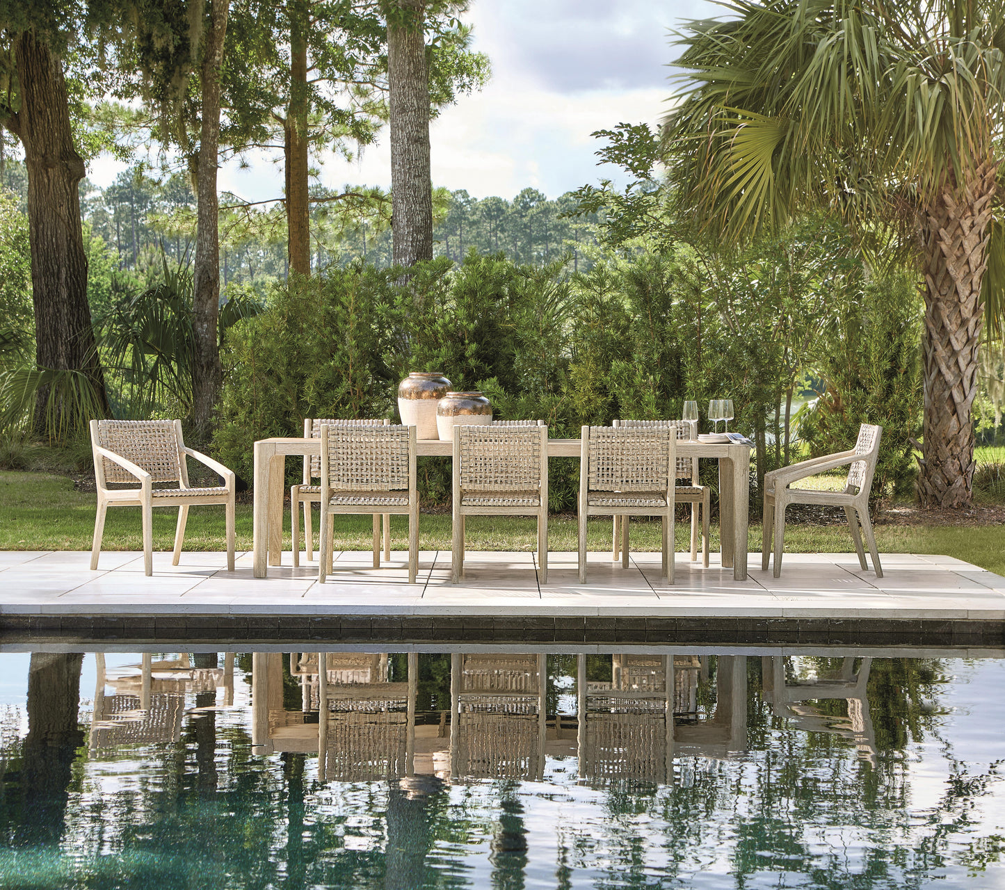 Edenton outdoor dining table / X09224 BERNHARDT